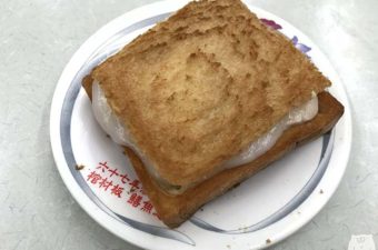 赤崁點心店｜台南グルメ「棺材板」発祥の老舗でシチュー入りトーストを食べてきた
